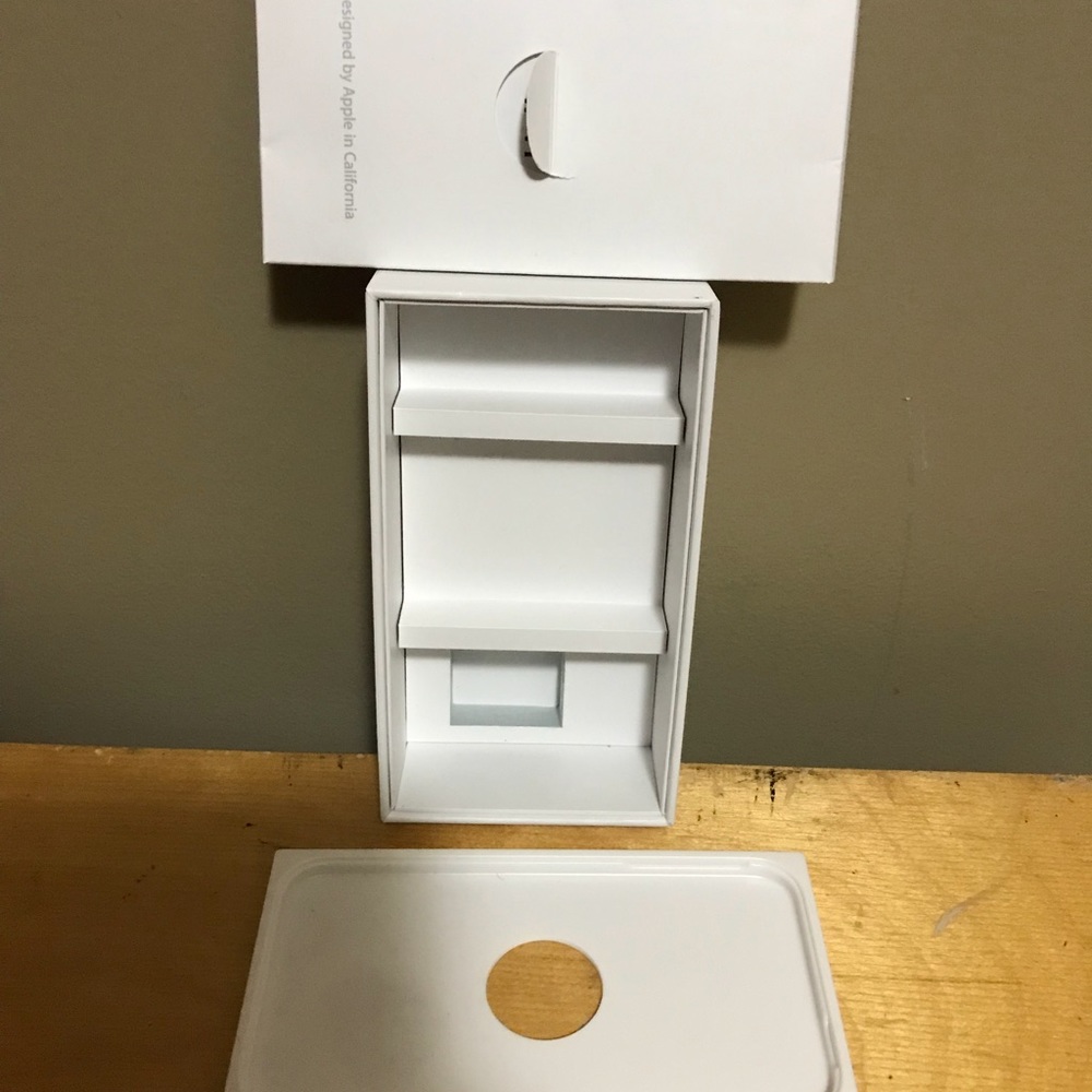 iPhone 4 Box - Picture 4 of 4